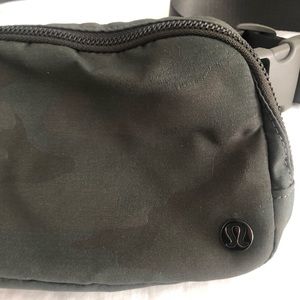 Lululemon Everywhere Belt Bag